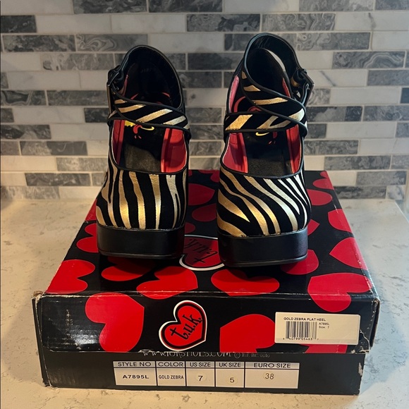 T.U.K Gold Zebra stripe heels Size 7 - Picture 9 of 10